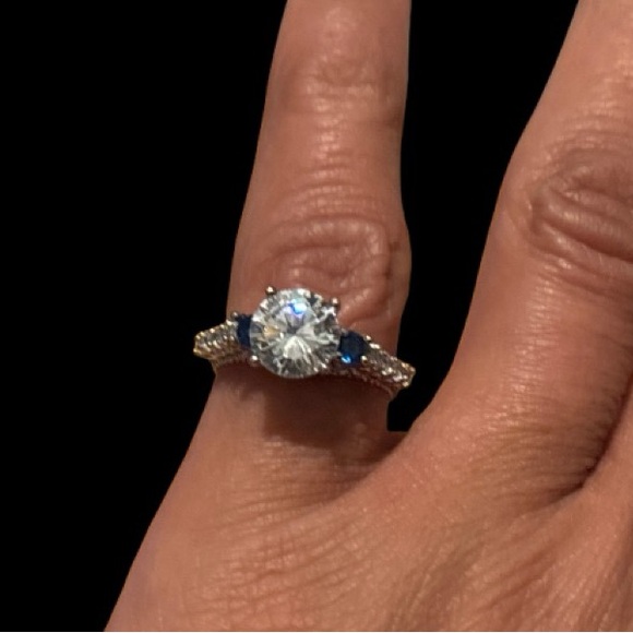 8 - 10mm Round Brilliant Cut Cubic Zirconia or Moissanite 925 SS Ring - Picture 5 of 6